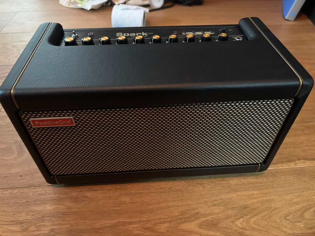 Spark v40 avec pédale, Musique & Instruments, Amplis | Basse & Guitare, Comme neuf, Enlèvement