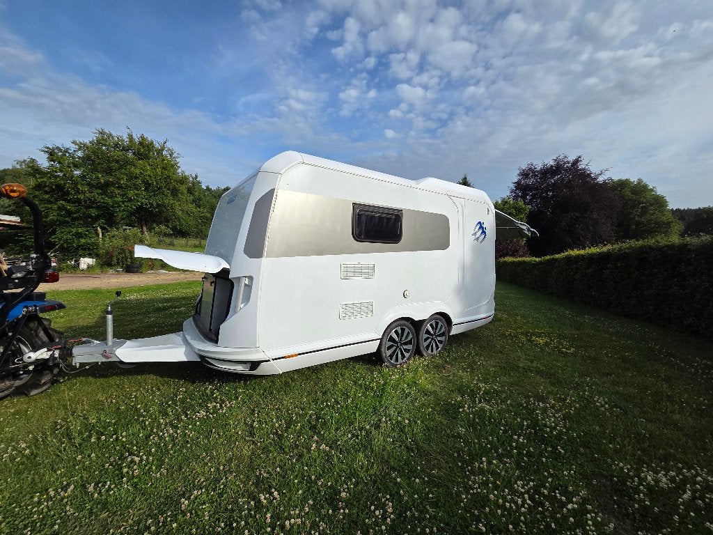 Knaus Deseo - Caravane polyvalente motos - Excellent état, Grand lit, Jusqu'à 4, Réfrigérateur, 5 à 6 mètres