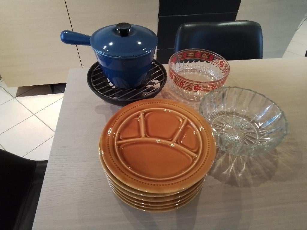 Assiettes fondue, Enlèvement, Comme neuf, Autres matériaux, Assiettes(s)
