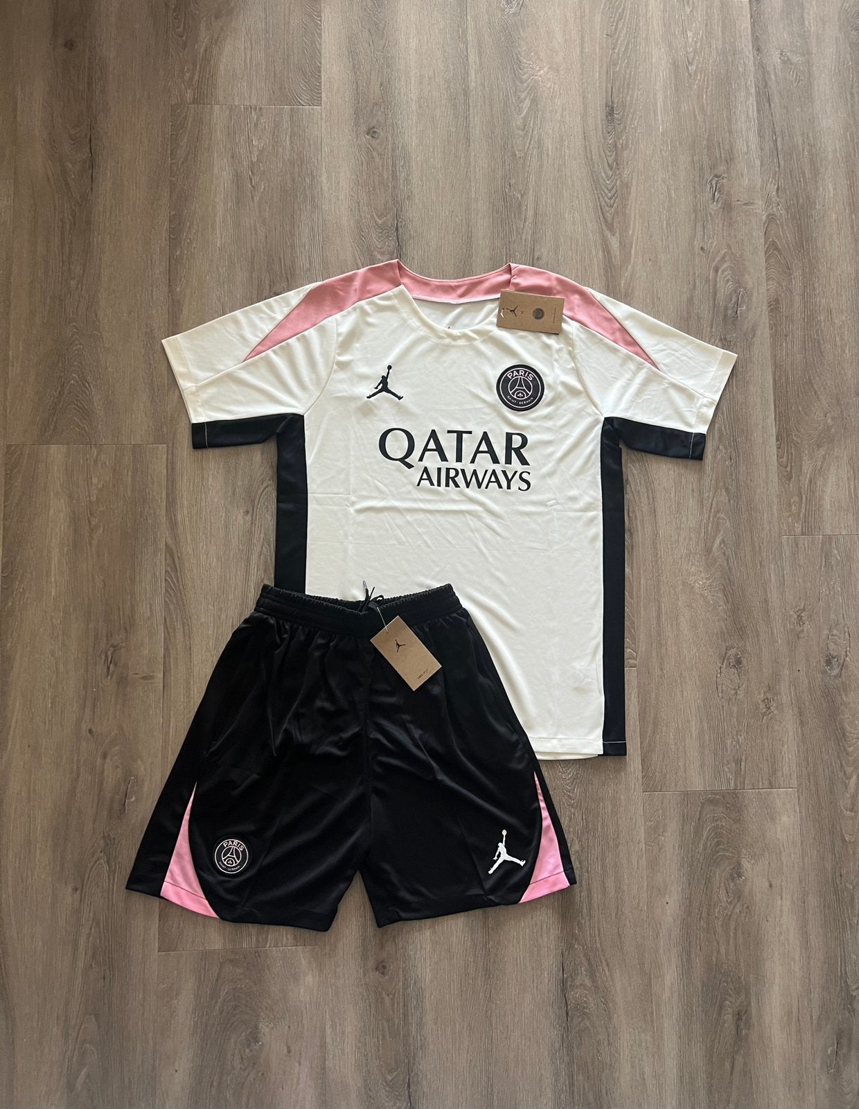 PSG trainingsset 2025/26 beige-lichtroos maat M NIEUW, Sport en Fitness, Maat M, Ophalen of Verzenden, Nieuw, Trainingspak