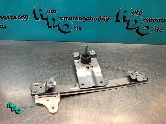 Mécanique vitre 4portes arrière droite d'un Renault Clio (, Renault, -, 3 mois de garantie, Utilisé