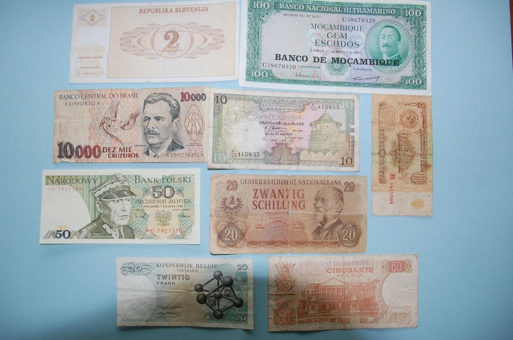 9 notes du monde entier, Envoi, Série