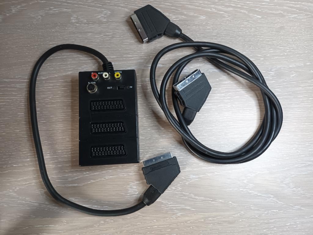 Blok/selector voor scart-aansluitingen + 1 stopcontact, Audio, Tv en Foto, Audiokabels en Televisiekabels, Ophalen of Verzenden