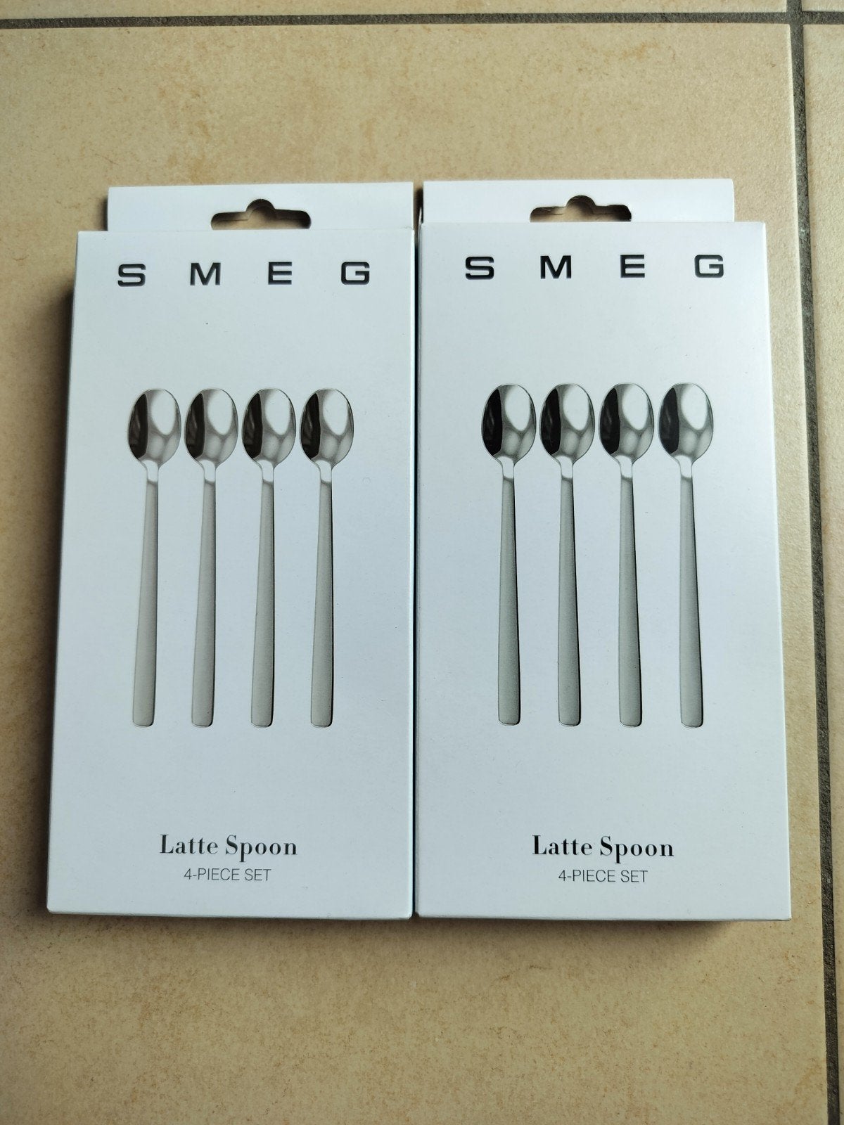 Latte Spoon 4 piece Set Smeg, Huis en Inrichting, Keuken | Servies, Overige materialen, Overige merken, Nieuw, Ophalen of Verzenden