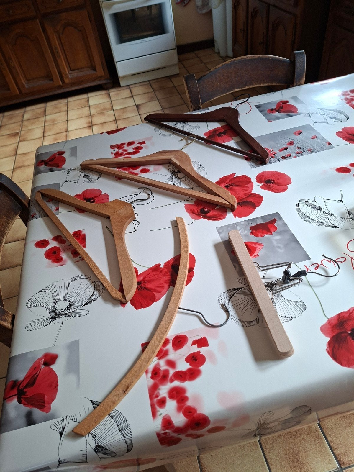 5 cintres en bois. Neufs., Enlèvement ou Envoi, Bois
