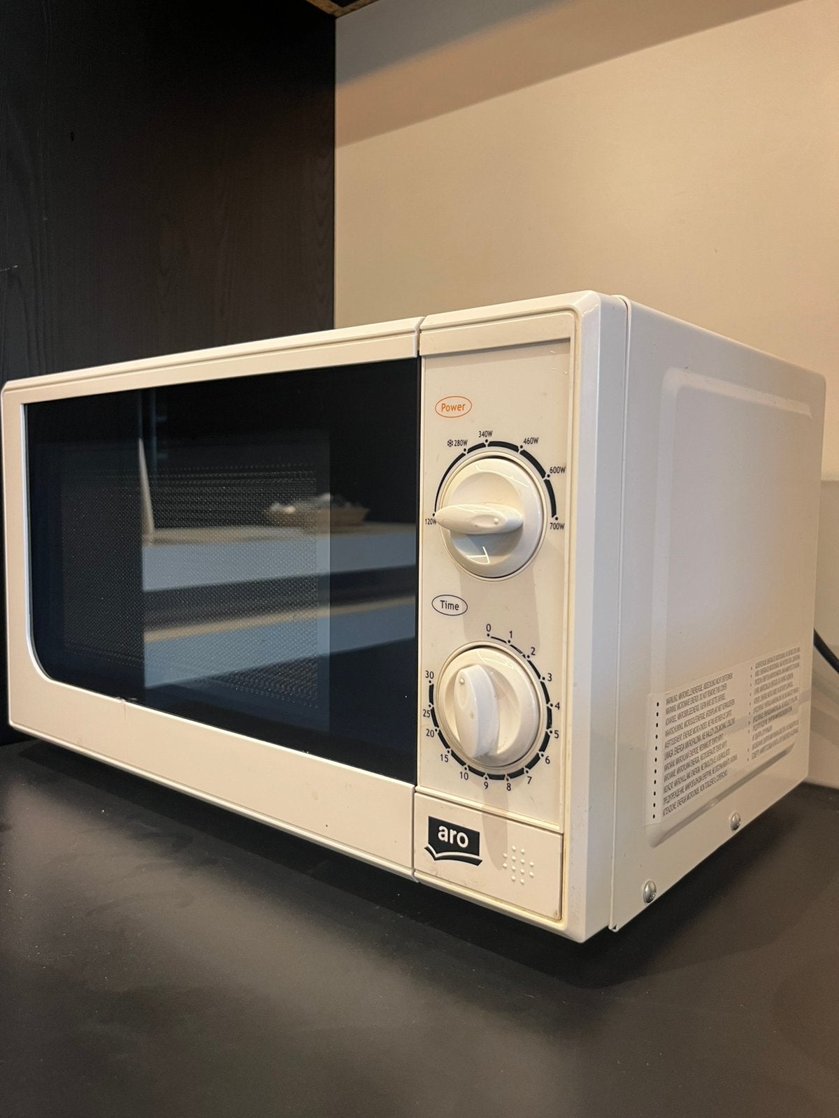 ARO Magnetron 700W | Compact | Zeer nette staat | 2 stuks, Elektronische apparatuur, Microgolfovens, Zo goed als nieuw, Draaiplateau