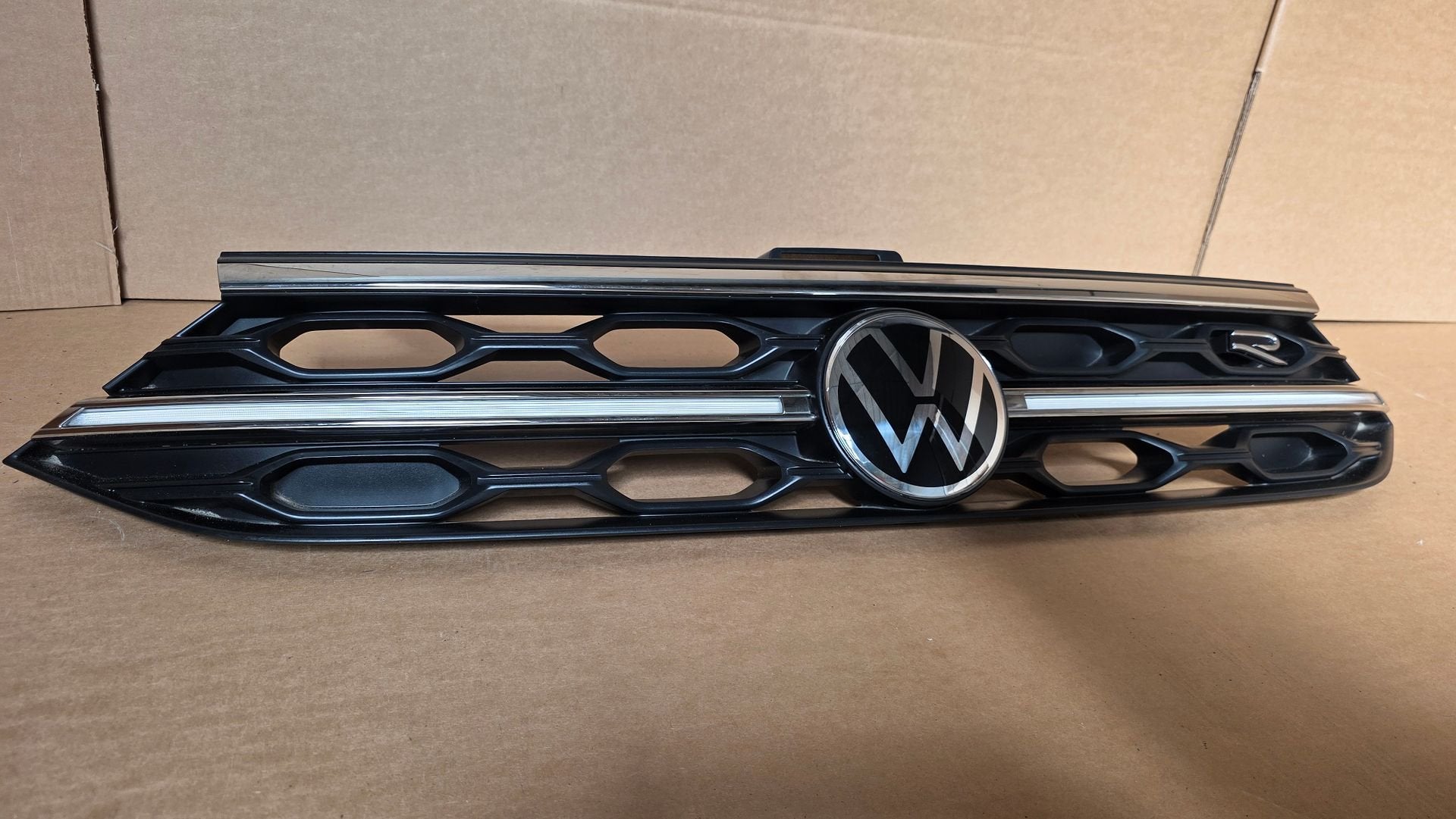 Grill VOLKSWAGEN VW T-Roc Facelift LED Grille 2GA853651, Autos : Pièces & Accessoires, -, Origine de la pièce connue, Utilisé