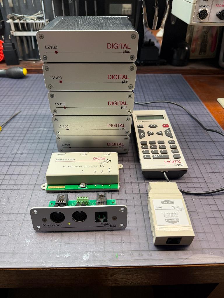 Lenz Centrale LV100 (v 3.6) + LH100 (v 3.6) + 3x LV100 +, Ophalen of Verzenden, Gebruikt