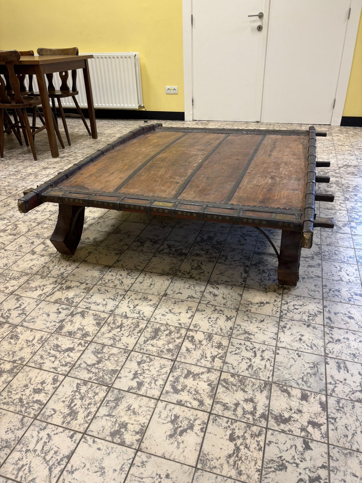 Antieke Indische salontafel, Enlèvement, Utilisé