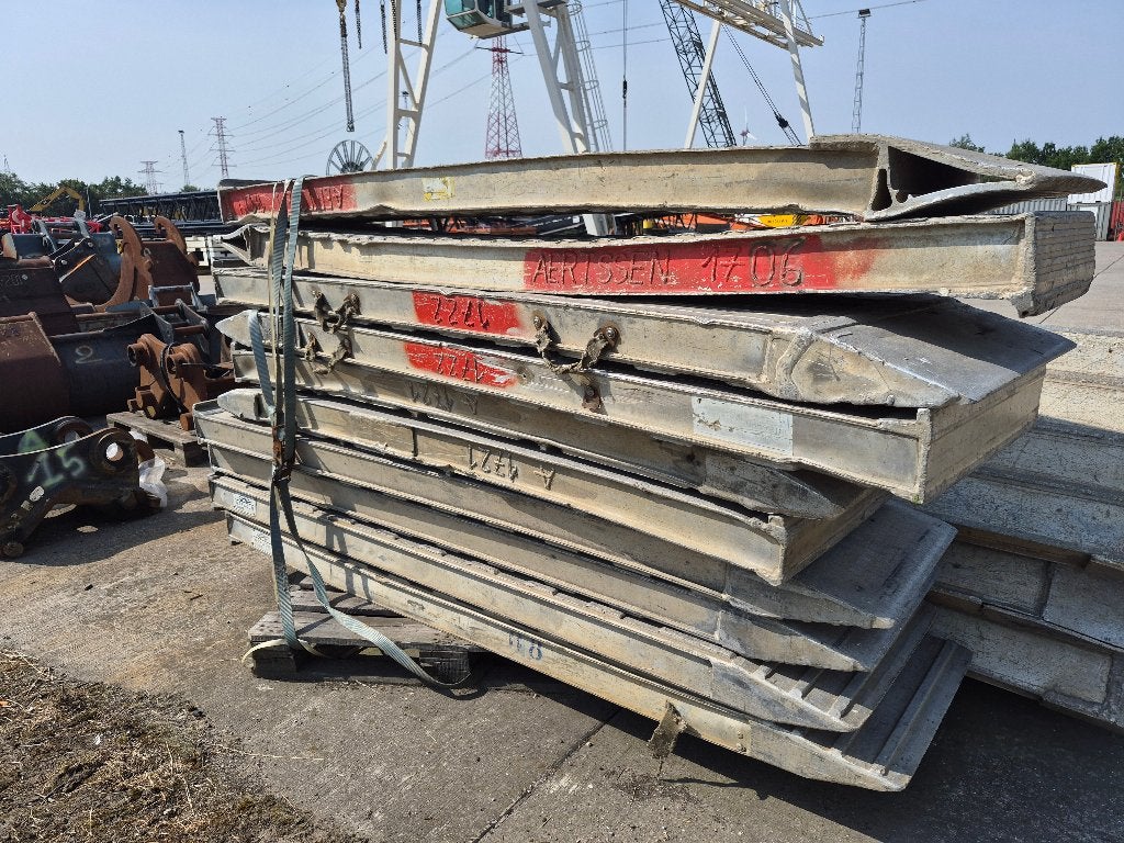 Oprijplaten trailer, Ophalen, Gebruikt