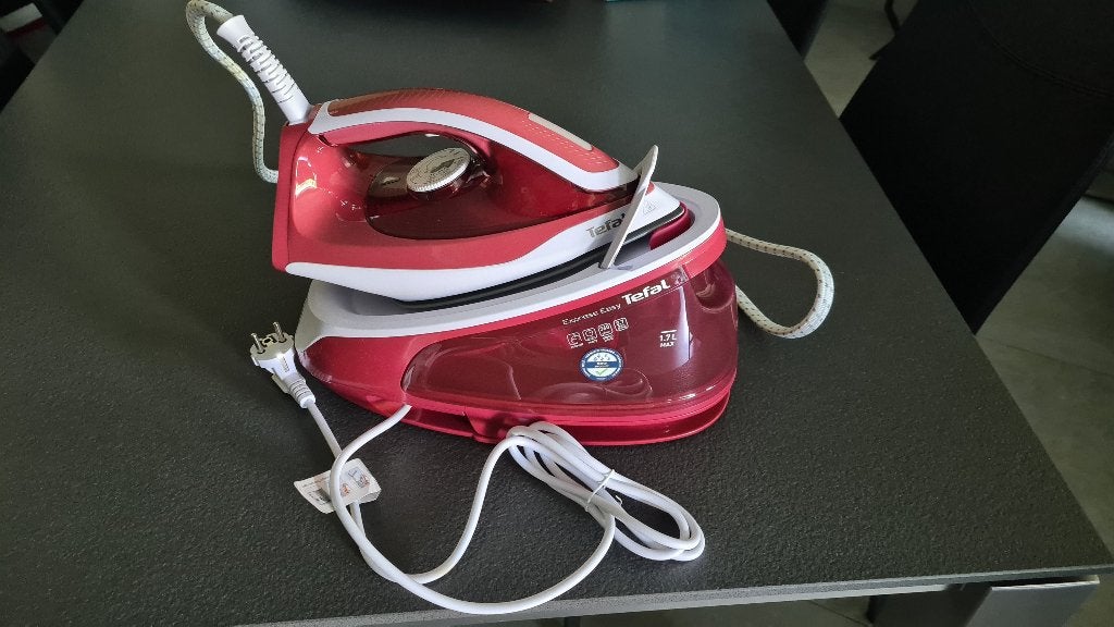 Fer à vapeur Tefal, Enlèvement, Neuf, Fer à repasser avec cordon