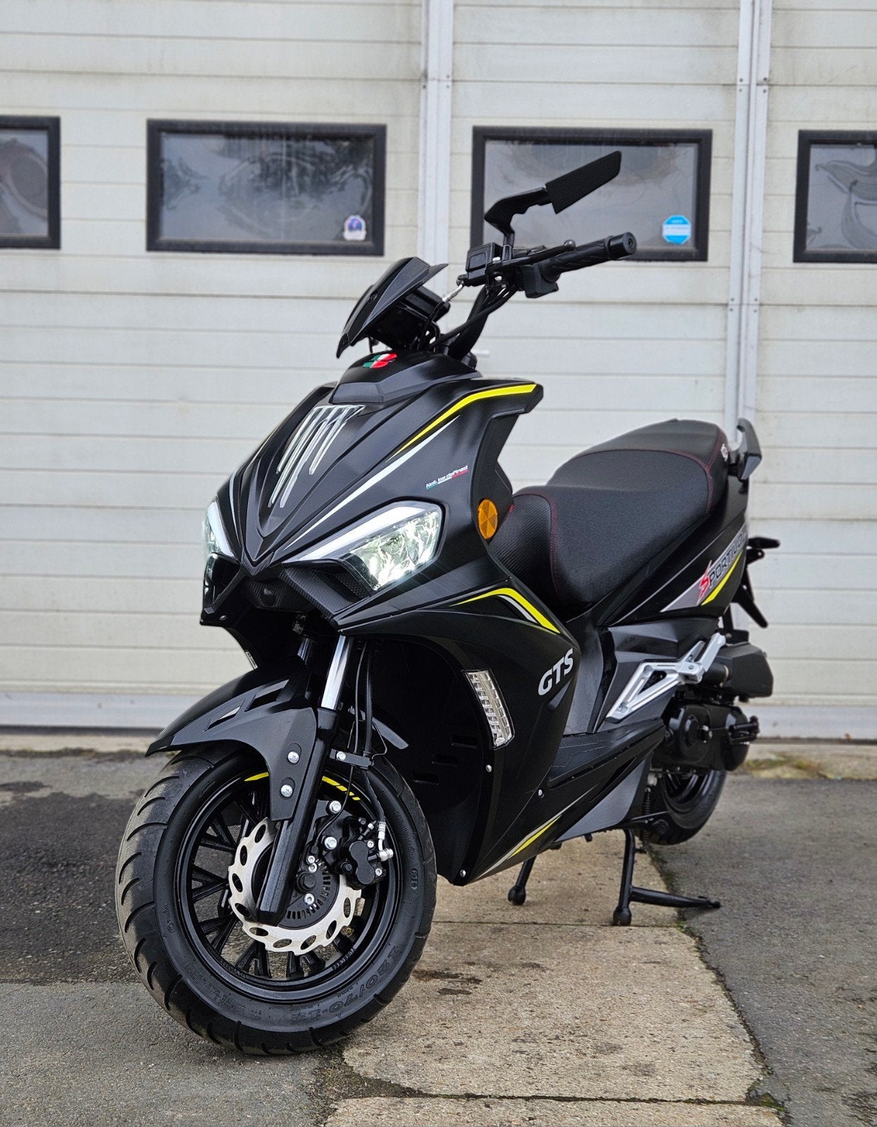 GTS Sportivo 50cc classe A 4 temps 2025 7 770 km + Akrapovic, Vélos & Vélomoteurs, Enlèvement ou Envoi, Comme neuf, Essence, 50 cm³