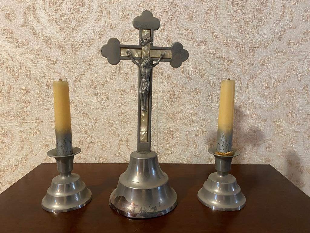 Kruisbeeld met 2 kandelaars vintage, Antiek en Kunst, Ophalen