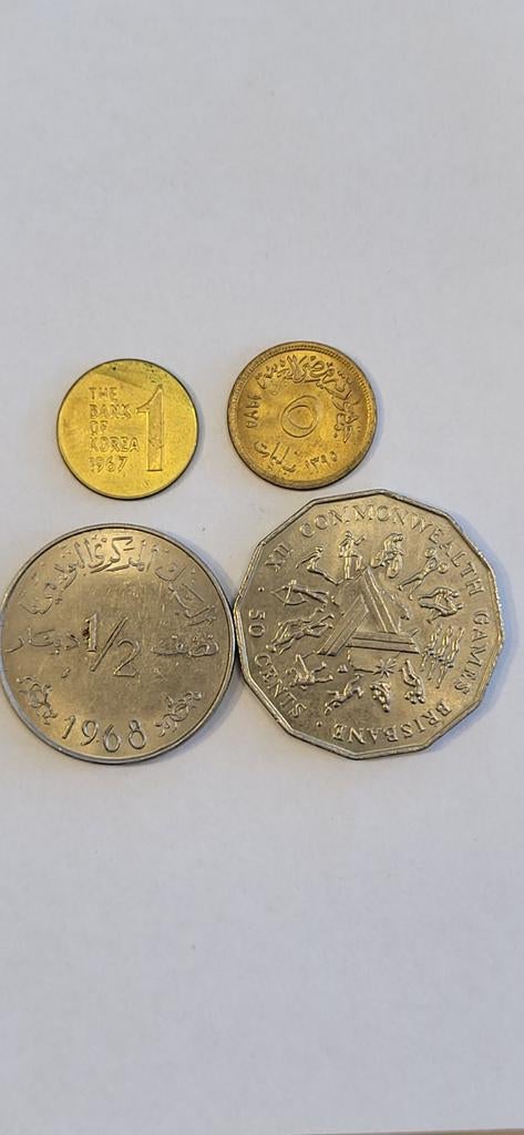4 munten  Korea, Australië, Egypte  en Tunesië, Ophalen
