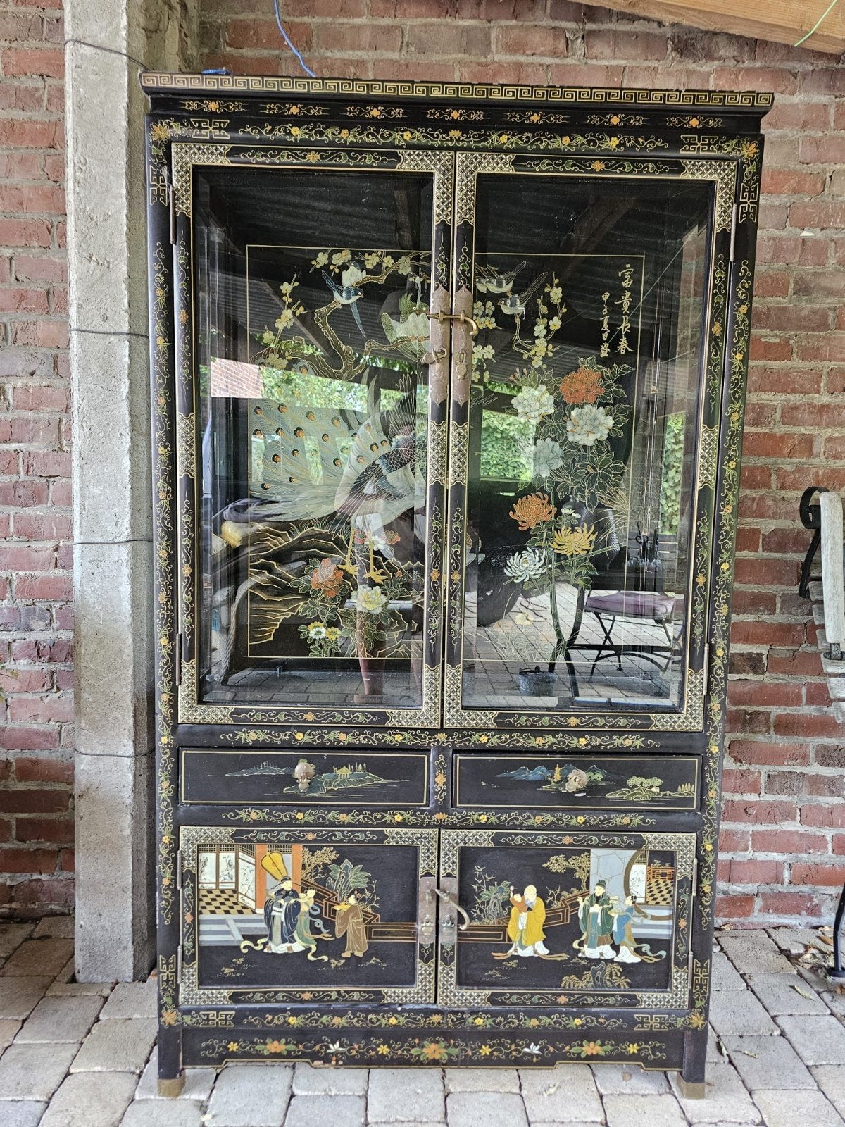 Armoire en laque chinoise, Enlèvement