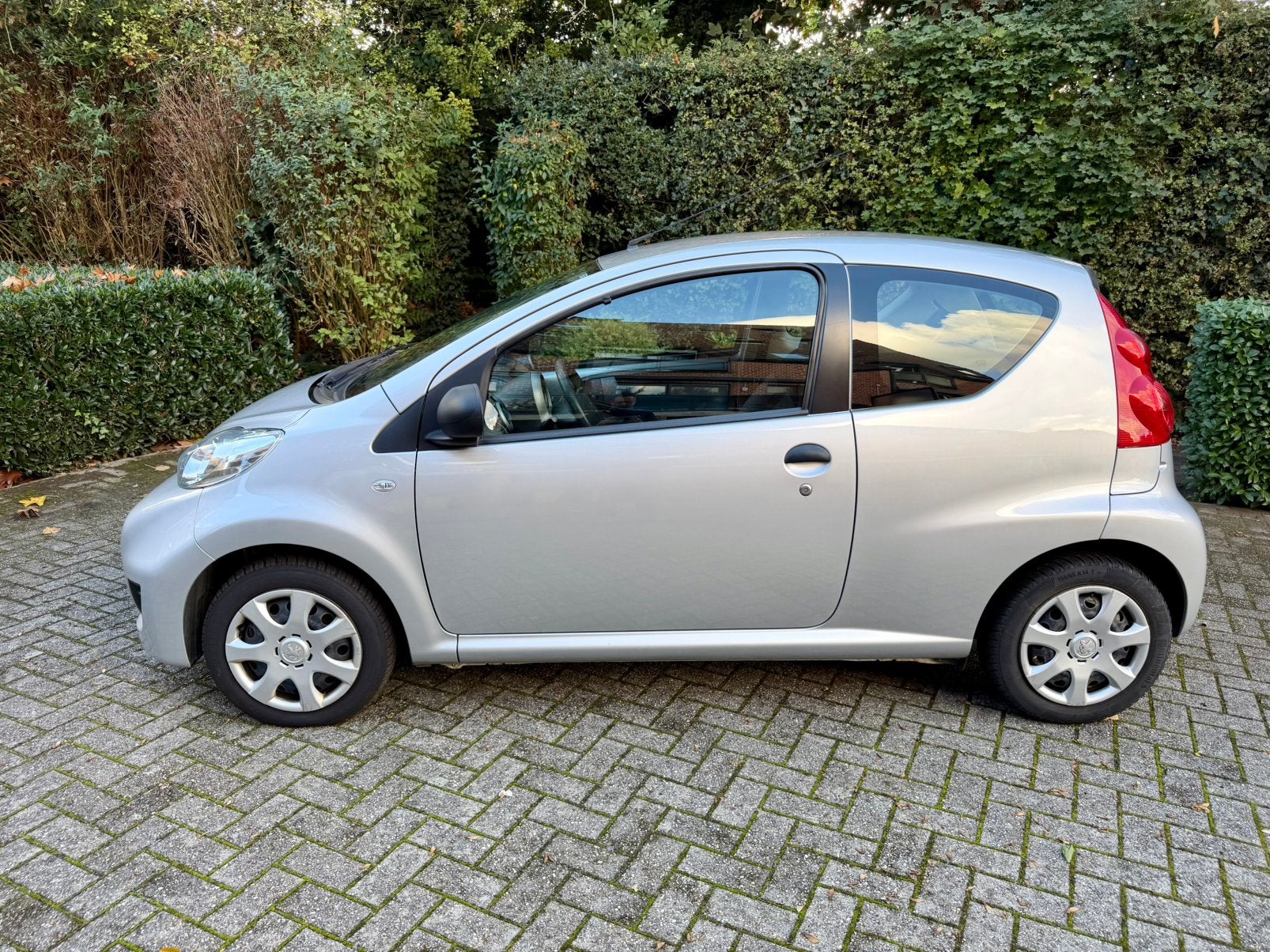 Peugeot 107 (=Aygo!) 1.0 benz 2011 *94.307km*1 jaar garantie, Autos, Isofix, Achat, Entreprise, 900 kg