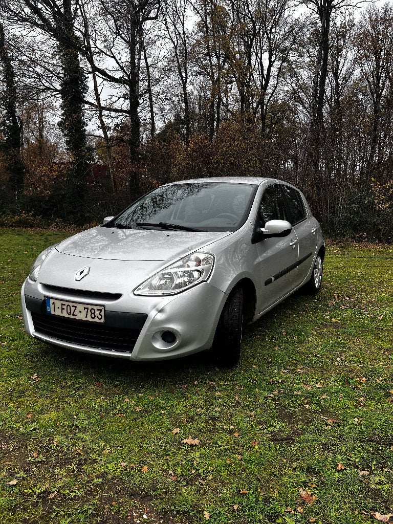 Renault Clio / 2010 / 151.500km / Diesel, Autos, Renault, Particulier, Clio, Airbags, Air conditionné, Verrouillage central, Air conditionné automatique
