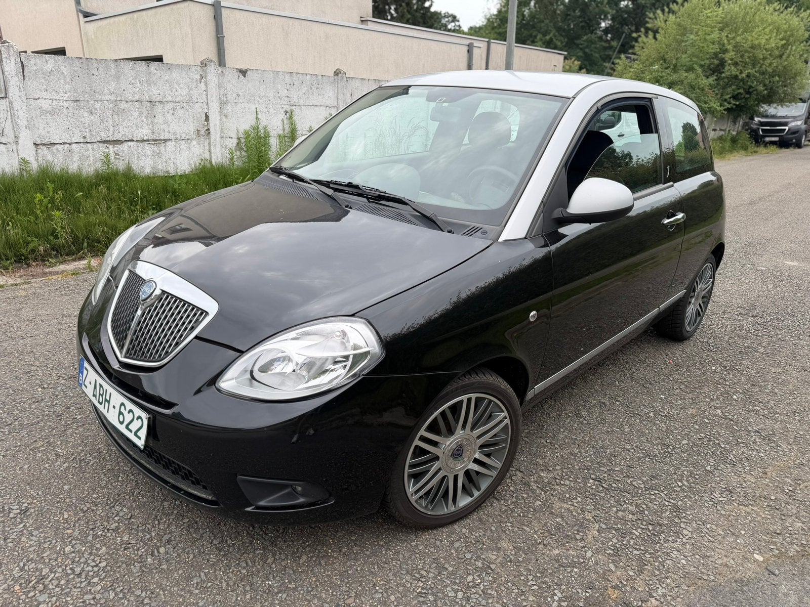 Lancia Ypsilon 1.3 Benzine heel proper !!, Auto's, Lancia, Voorwielaandrijving, Stof, Zwart, Zwart