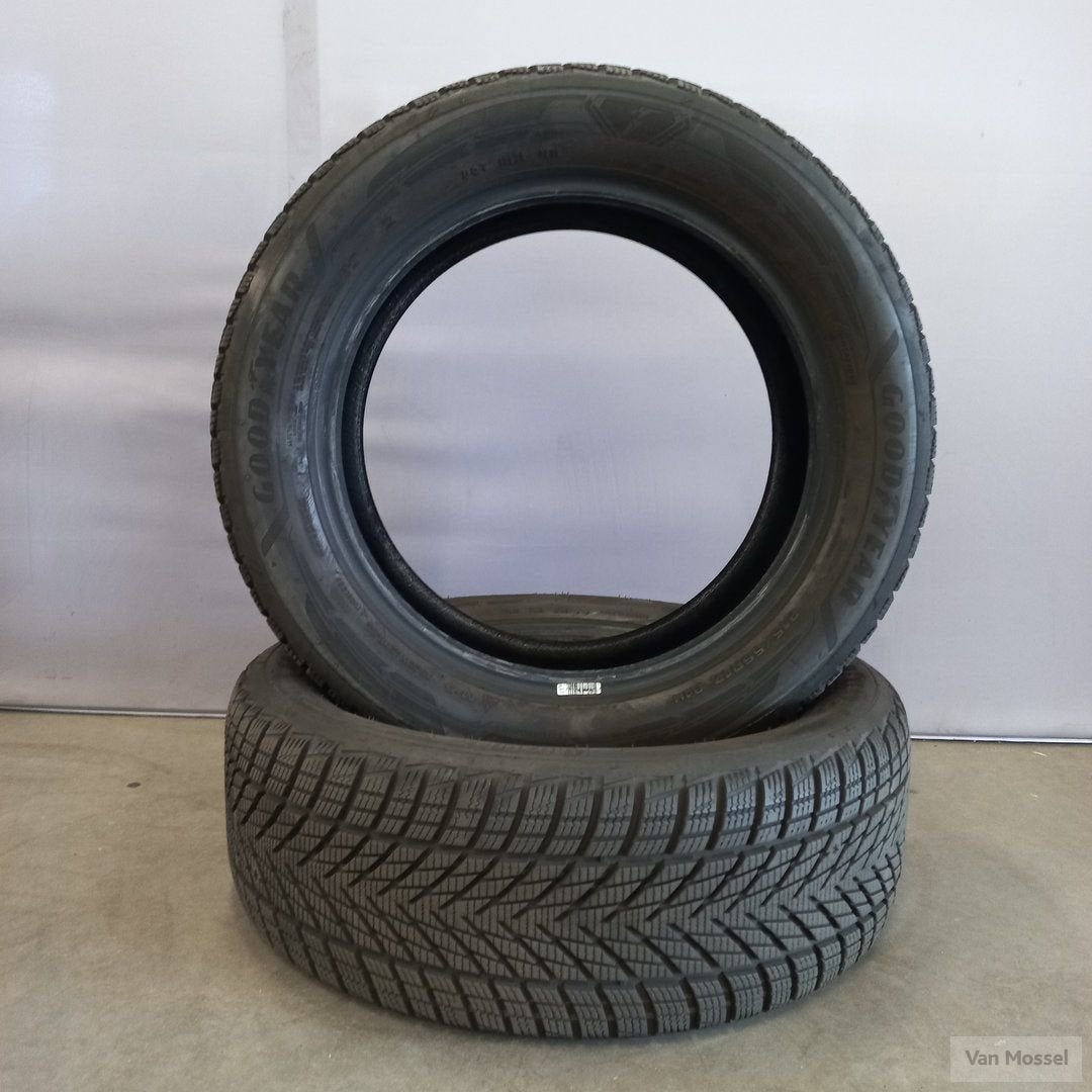 GoodYear  UltraGrip Performance 3 215/55/R17 94H, Auto-onderdelen, Banden en Velgen, -, -, 17 inch, Band(en)