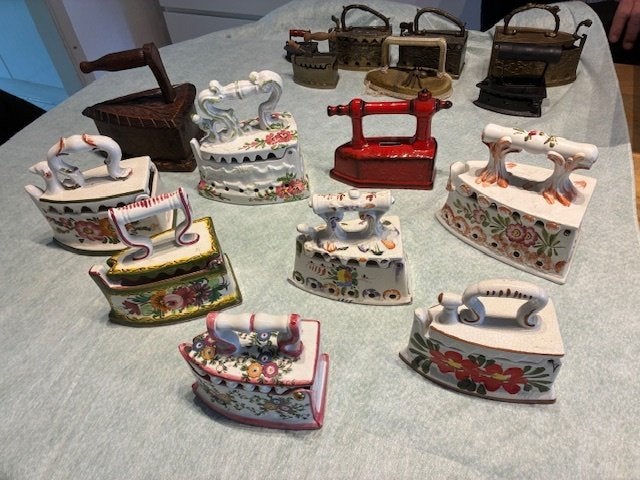assortiment porseleinen strijkijzers, Ophalen, Brocante, Meerkleurig, Zo goed als nieuw