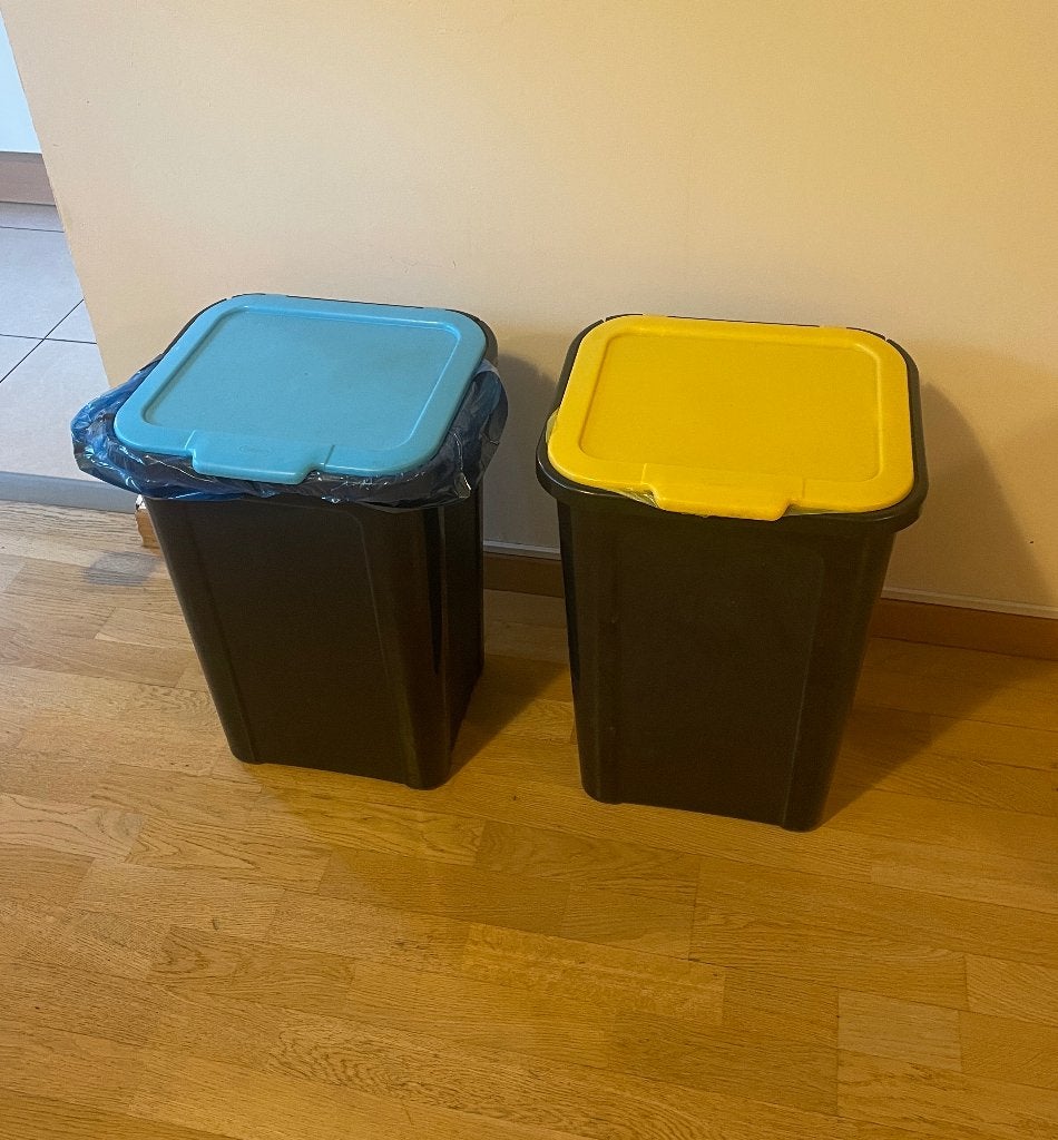 Deux poubelles de recylage a vendre, Enlèvement, Comme neuf