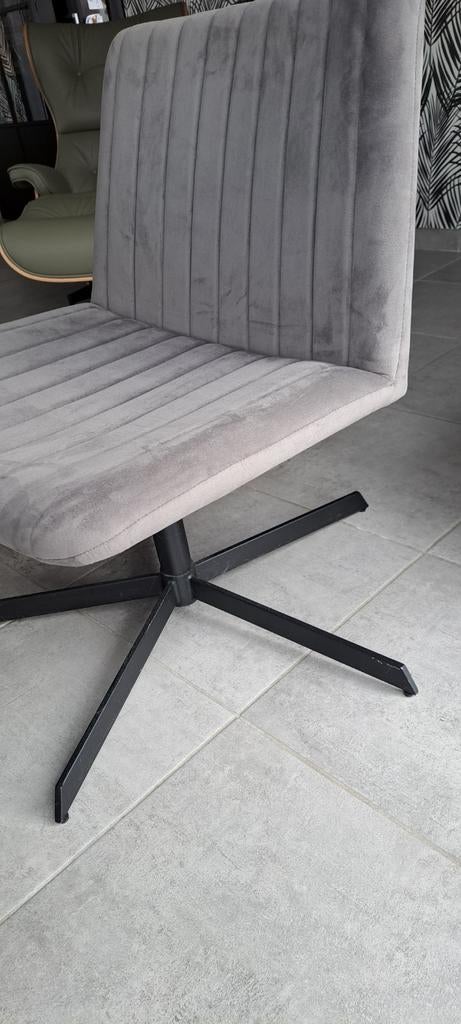 Grijze fauteuil. Kan draaien, Huis en Inrichting, Fauteuils, Ophalen, Stof