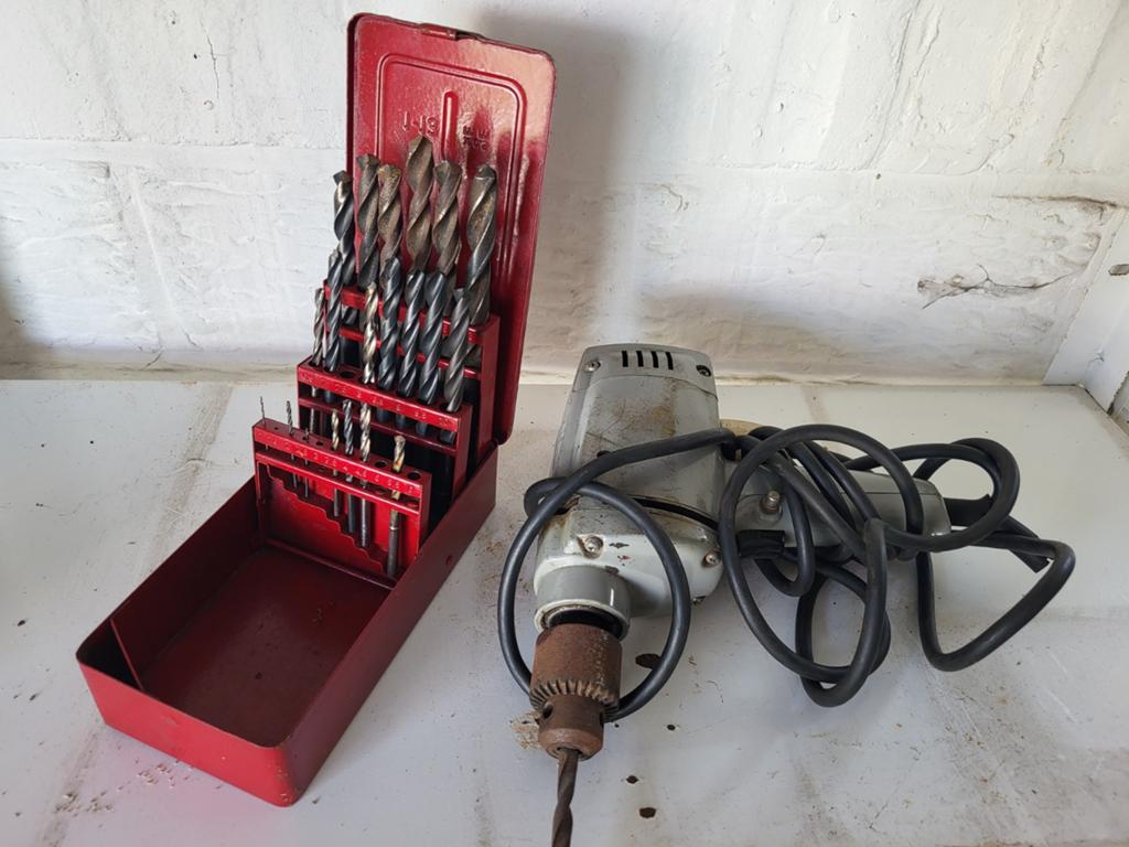 Boormachine + borenset, Doe-het-zelf en Bouw, Gereedschap | Handgereedschap, Ophalen