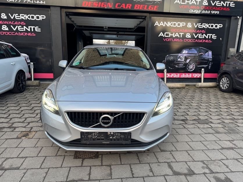 Volvo V40 T2 Essence 2000cc année 2019 Navigation Led, Autos, Argent ou Gris, Achat, Euro 6, Entreprise