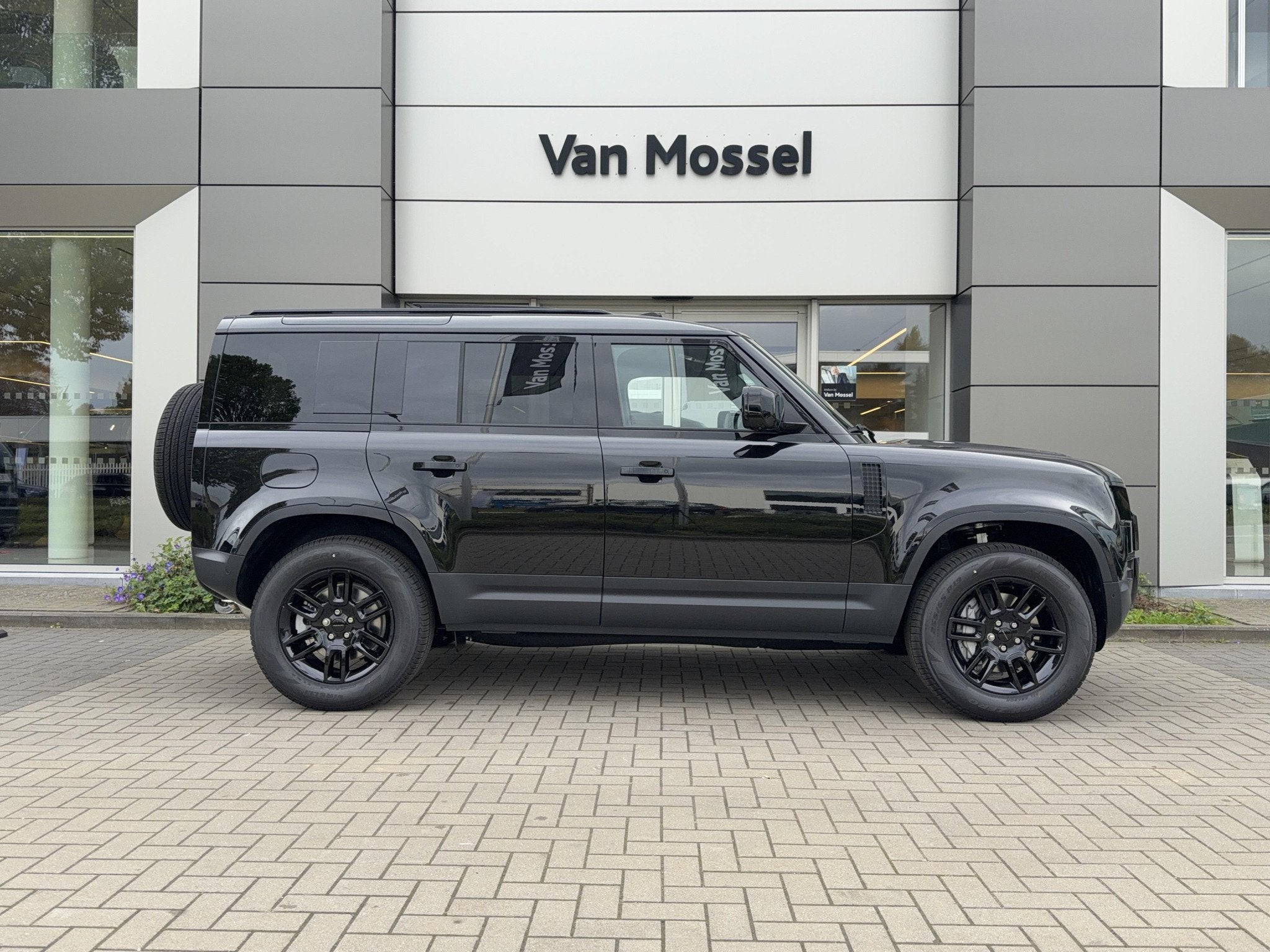 Land Rover Defender P300e S MY27 (automatique), Autos, 139 g/km, Entreprise, Autres carburants, Noir