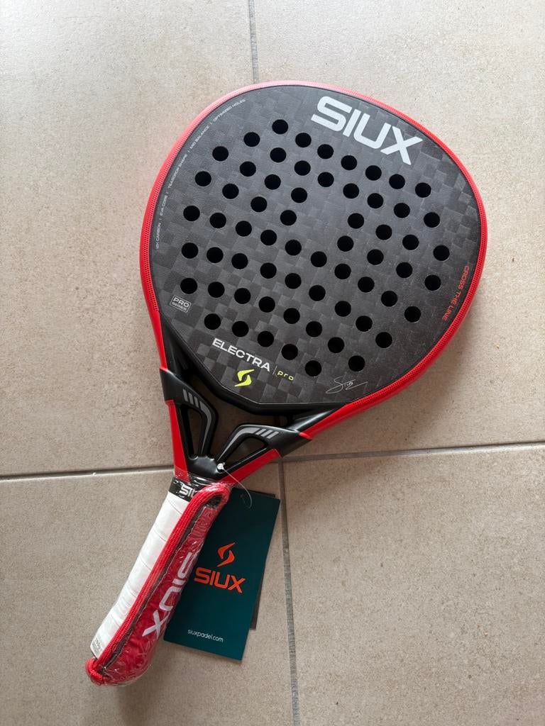 Nieuwe Siux Electra Fire Red Pro 2026 padel racker, Enlèvement ou Envoi, Neuf, Raquette de padel