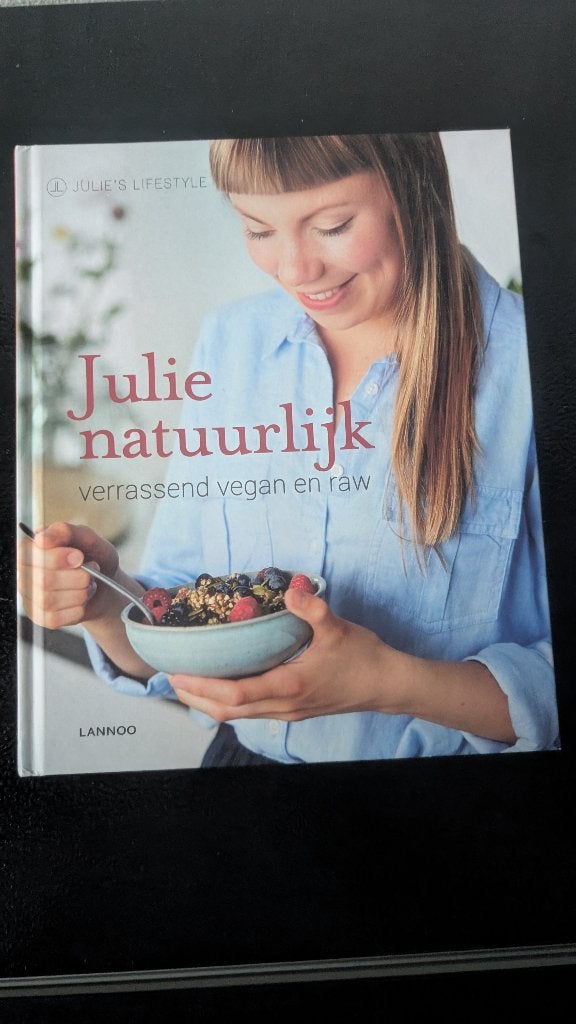 Julie natuurlijk – Verrassend vegan en raw, Boeken, Kookboeken, Vegetarisch, Ophalen of Verzenden, Zo goed als nieuw, Julie van den Kerchove