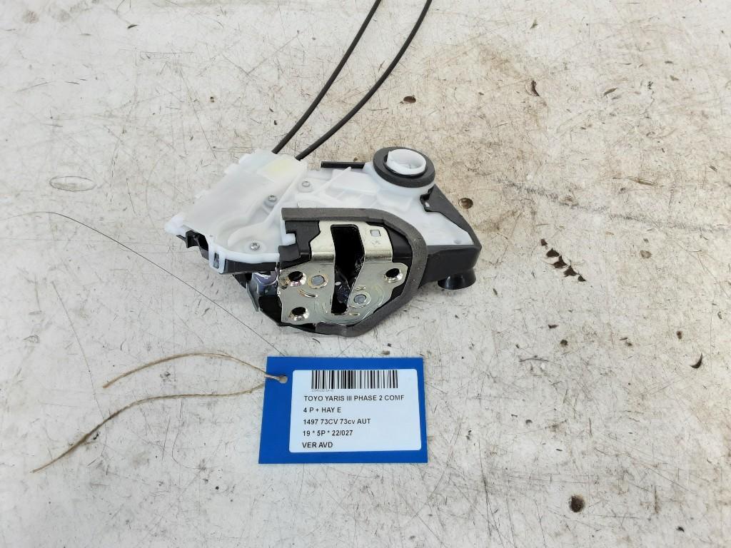 SERRURE DE PORTE AVANT DROITE Toyota Yaris III (P13), Utilisé, Droite, Toyota