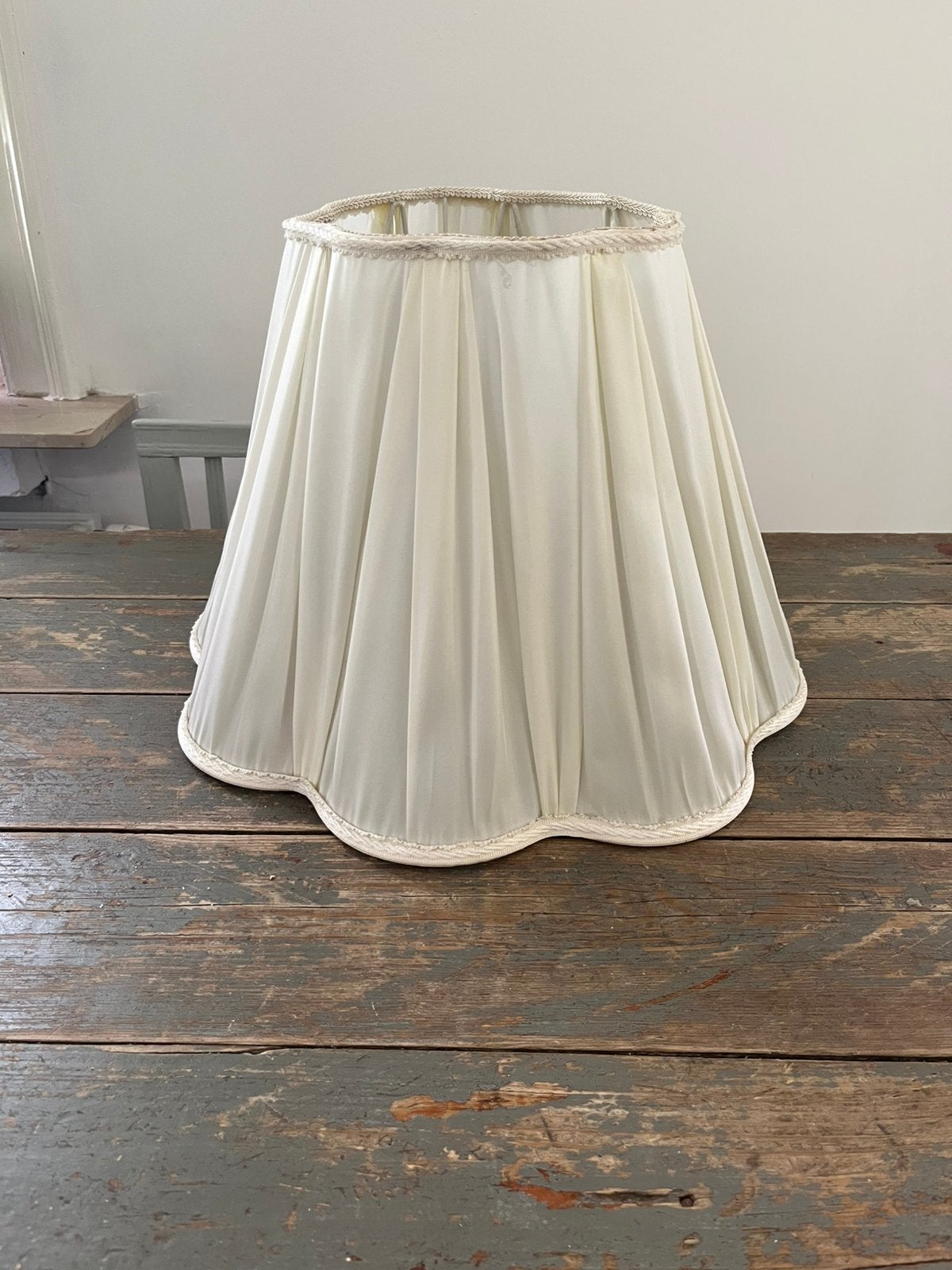 VINTAGE LAMPENKAP BLOEM MODEL WIT STOF LAMP RETRO, Ophalen of Verzenden, Zo goed als nieuw, Wit