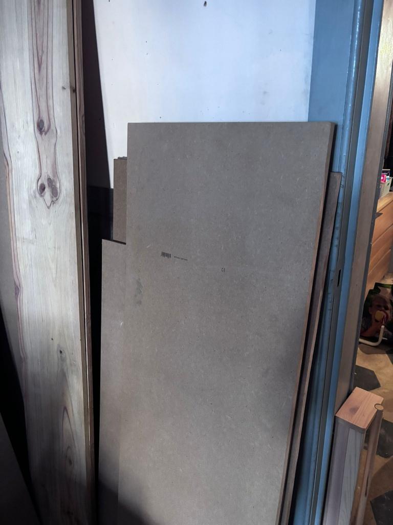 A DONNER - lot de planches MDF et PIN tres bon etat, Ophalen, Minder dan 25 mm, Zo goed als nieuw, Plank
