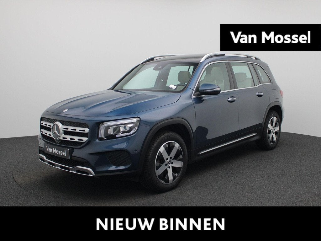 Mercedes-Benz GLB 200 LUXURY LINE + LEDER + PANO + 7-ZIT + C, Beige, 4 cilinders, Blauw, https://public.car-pass.be/vhr/1d062dd3-3c67-44aa-ba66-72259be32b93
