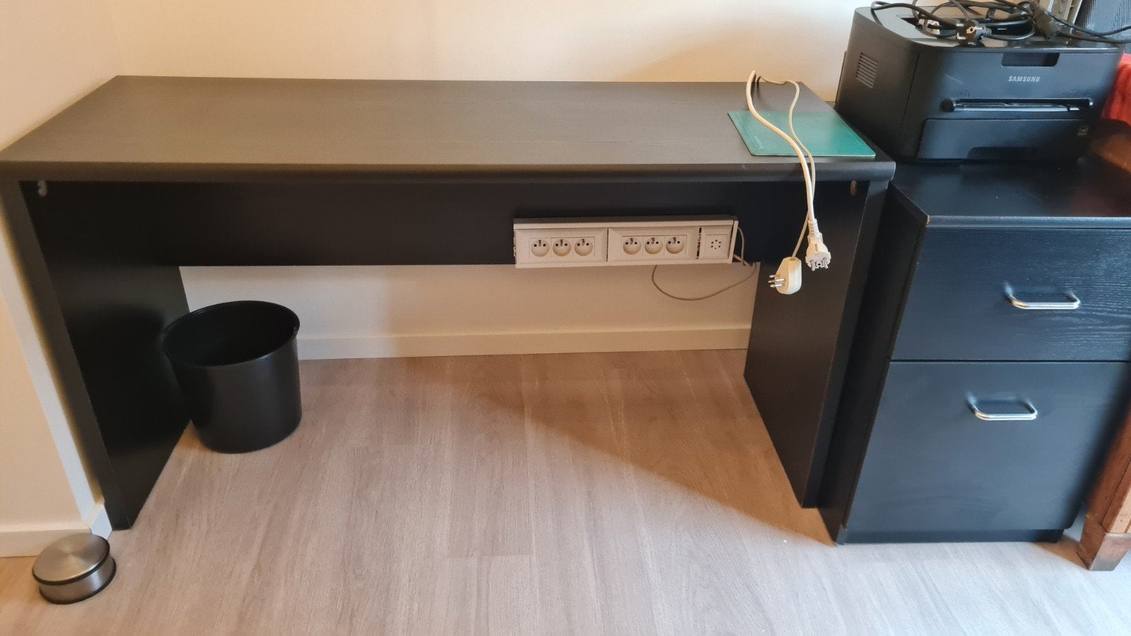 Klein bureau met ladeblok, Ophalen
