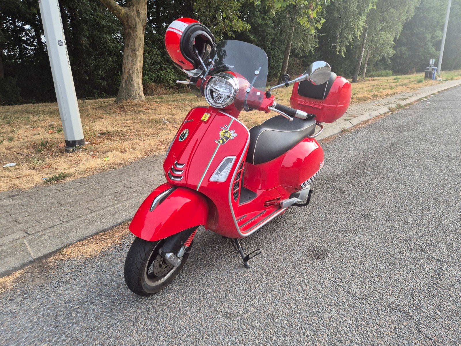 Vespa 300 GTS Rouge, Vélos & Vélomoteurs, Scooters | Marques Autre, Enlèvement