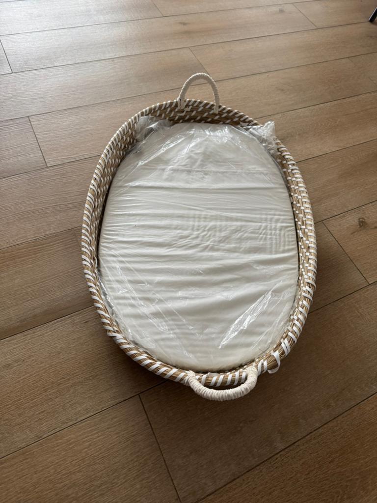 Rieten baby mandje, Ophalen, Zo goed als nieuw