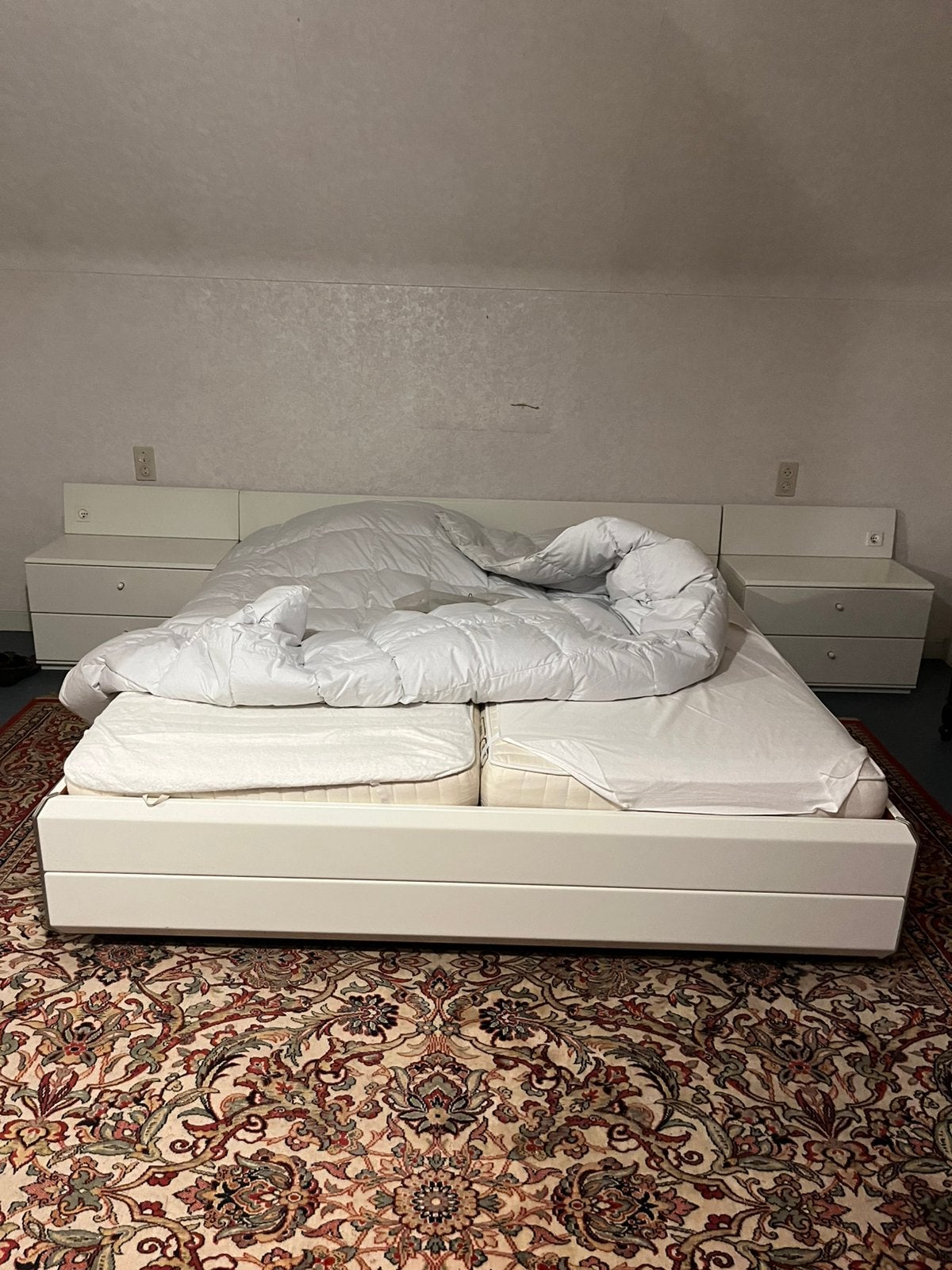 Te koop : 1 bed merk Hulsta  en 1 kleerkast, Huis en Inrichting, Slaapkamer | Bedden, Ophalen, Merk Hulsta ( wit lak ), Gebruikt