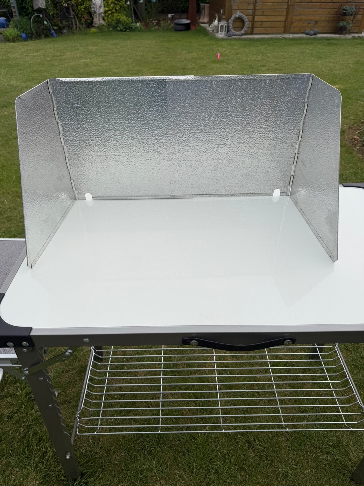 Campingtafel/kitchinette met windscherm, Tuin en Terras, Ophalen, Zo goed als nieuw