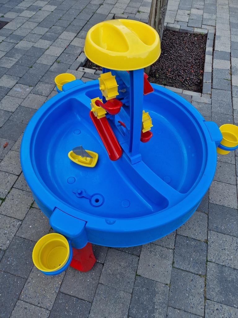 Zand- en Watertafel. 1 zomer gebruikt., Ophalen