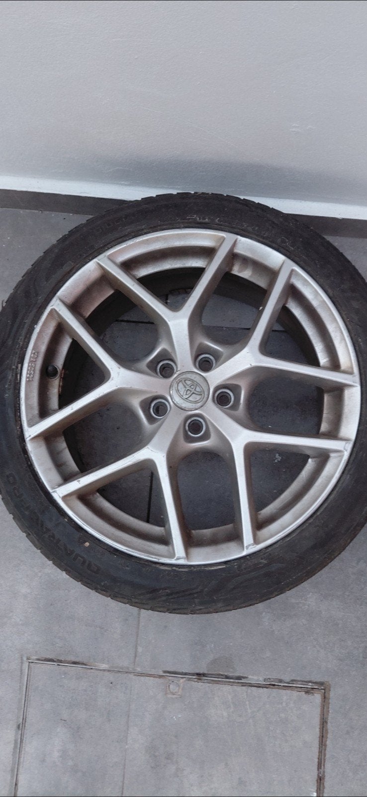 roue avec jante pour Toyota 215 45 R17