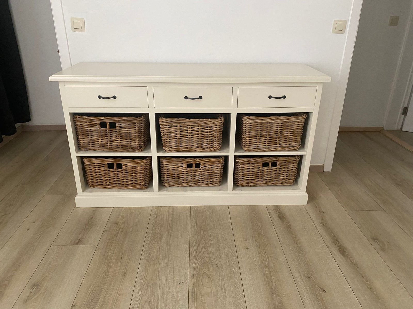 Kast met manden, Ophalen, Gebruikt
