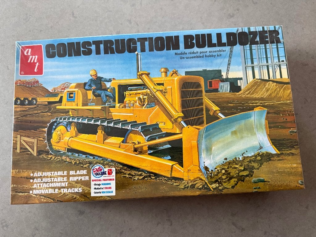 AMT Construction Bulldozer schaal 1/25, Neuf, Autres marques, Enlèvement ou Envoi, Plus grand que 1:32