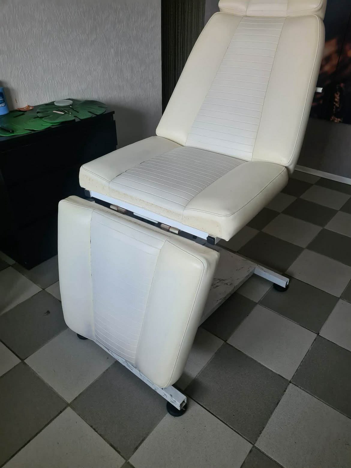 Fauteuil / table de soins esthétique – réglage manuel, Sports & Fitness, Enlèvement, Utilisé, Table de massage