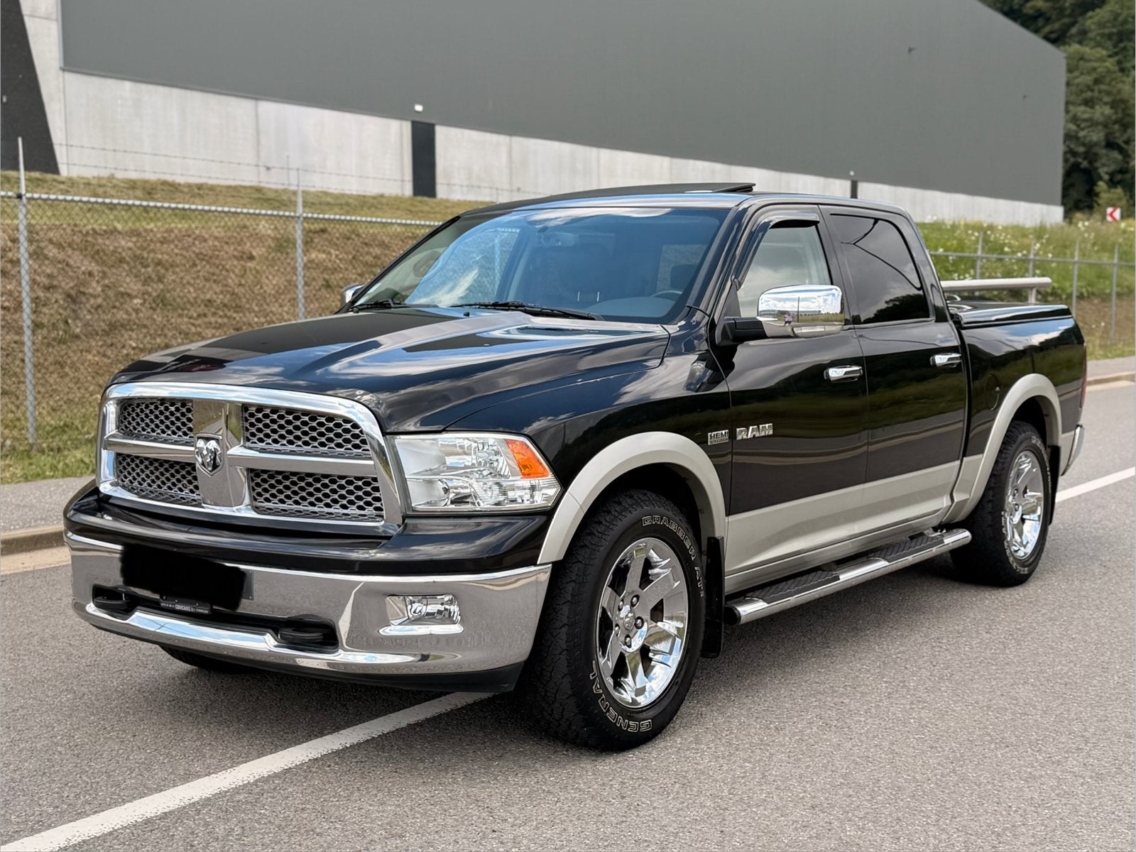 DODGE RAM LARAMIE 5.7 HEMI V8 – FULL OPTIONS – GAZ LPG, Autos, Cuir, Achat, Noir, 5 portes