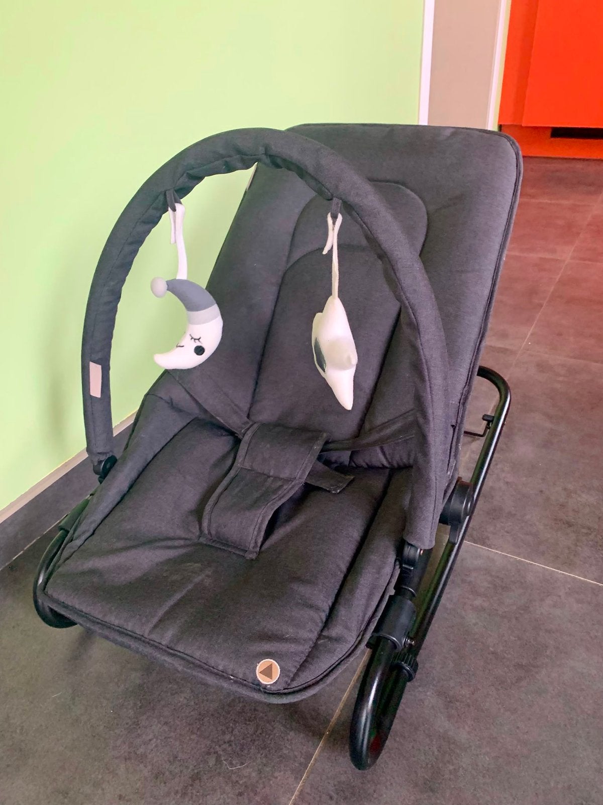 Babywip / wipstoel met speelboog – goede staat, Enfants & Bébés, Relax bébé, Autres marques, Enlèvement ou Envoi, Comme neuf, Avec ceinture(s)