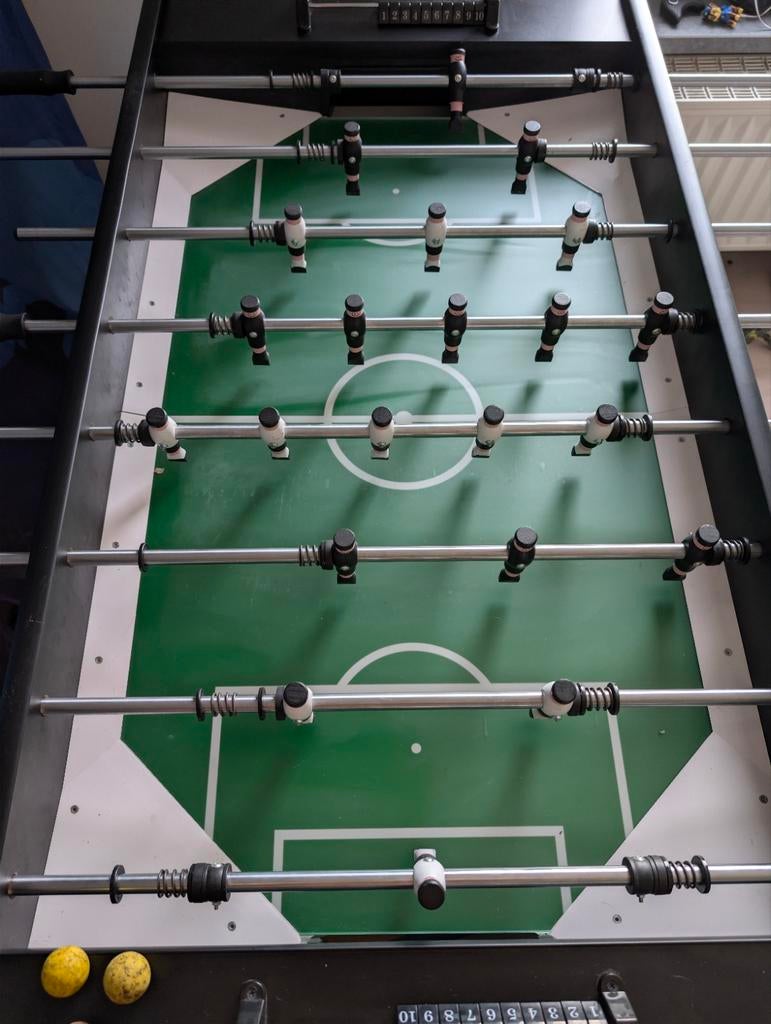 Voetbaltafel / kickertafel, Ophalen