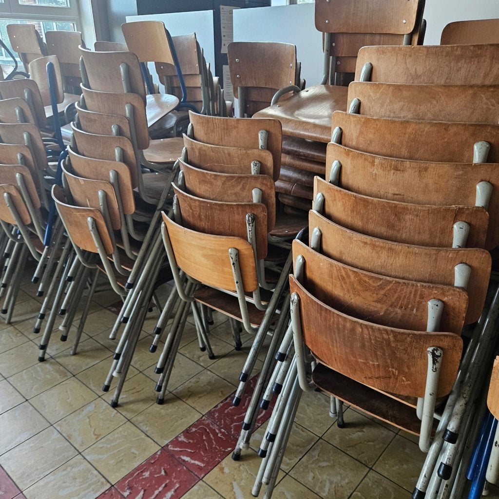 Oude stoelen, Ophalen, Gebruikt, Hout, Eén