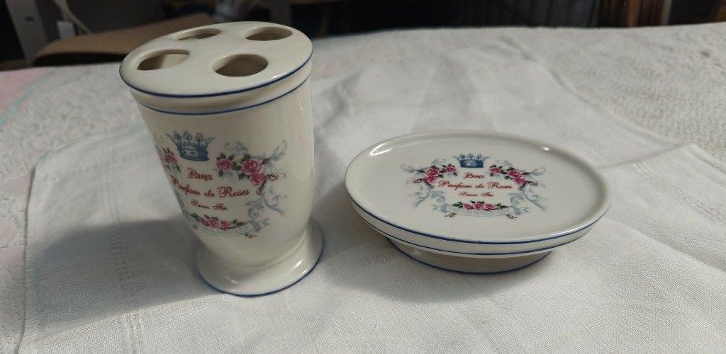 zeepbakje en tanden borstelbeker in keramiek, Huis en Inrichting, Badkamer | Badtextiel en Accessoires, Ophalen of Verzenden, Zo goed als nieuw